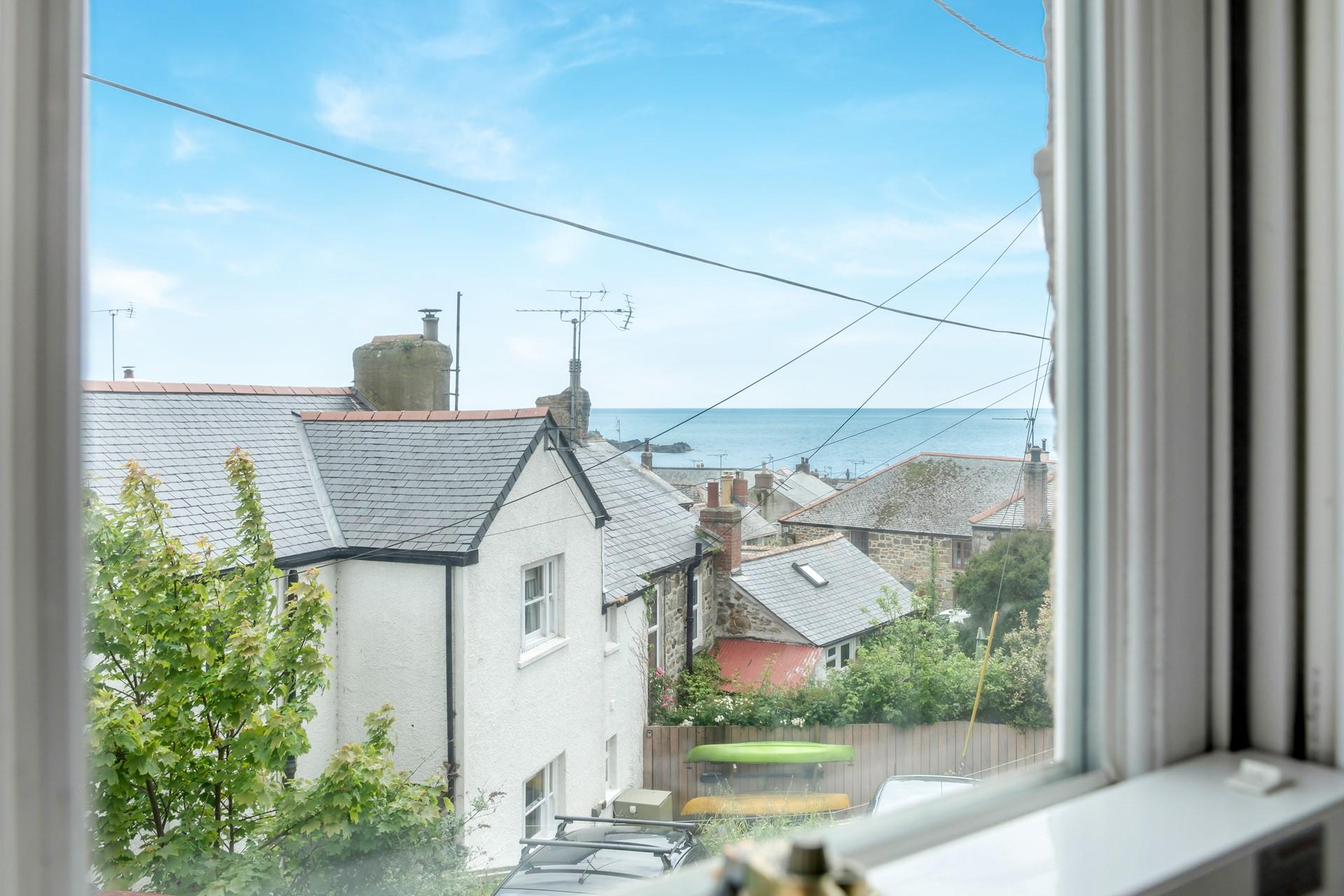 Enys Cottage has gorgeous sea views.