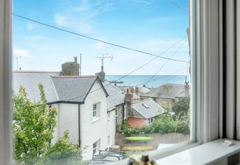 Enys Cottage has gorgeous sea views.