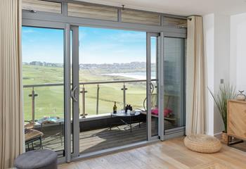 Spend relaxing afternoons on the balcony, watching the world go by!