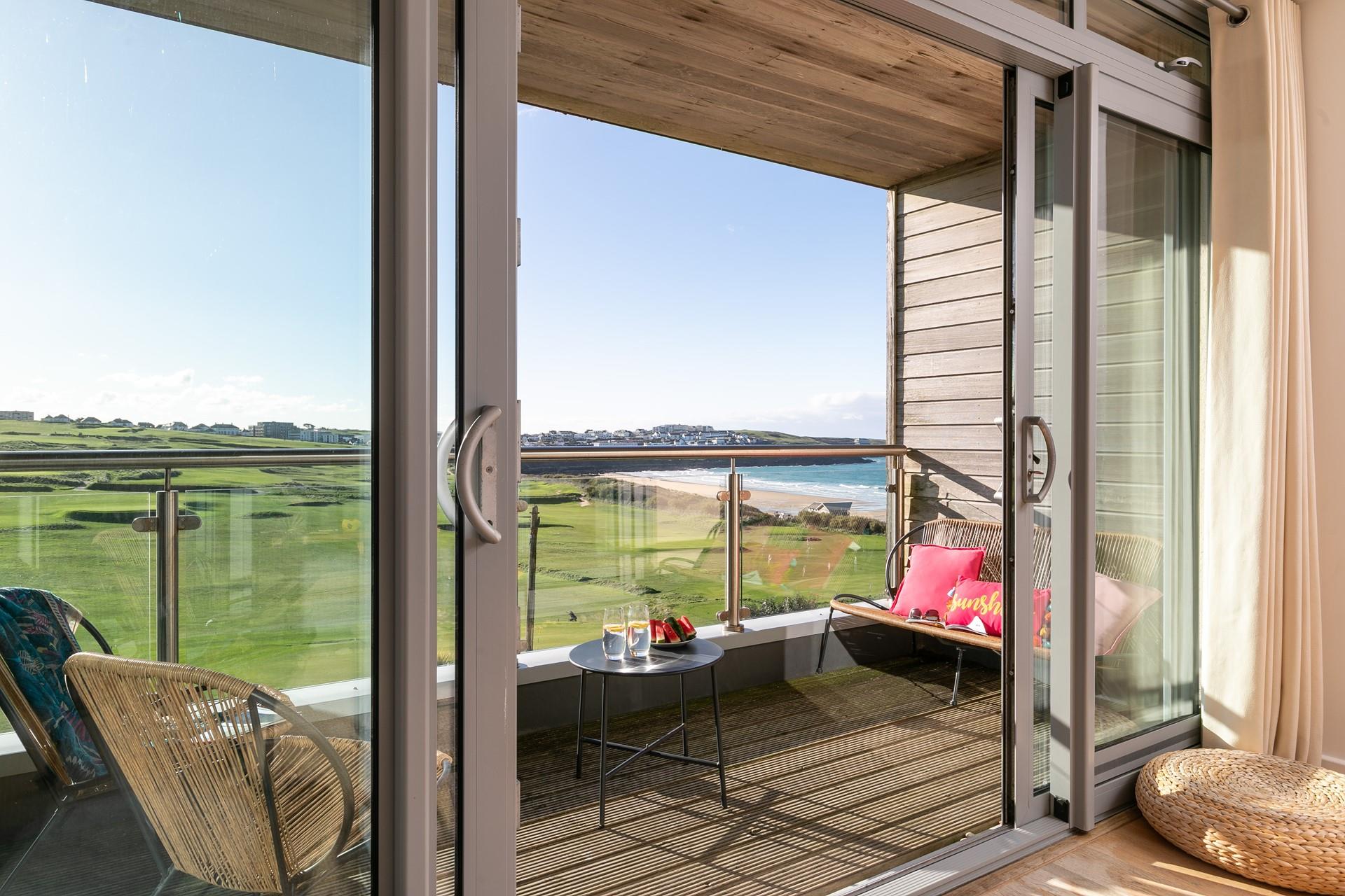 Spend relaxing afternoons on the balcony, watching the world go by!