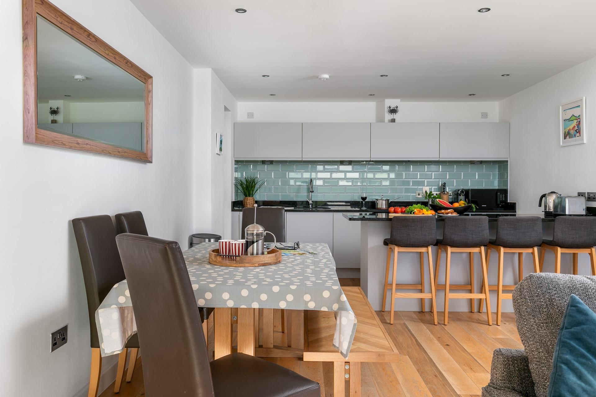 Cook, eat, and relax together!