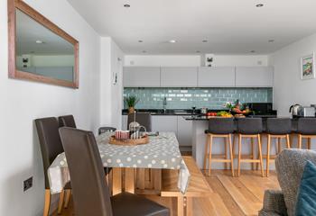 Cook, eat, and relax together!