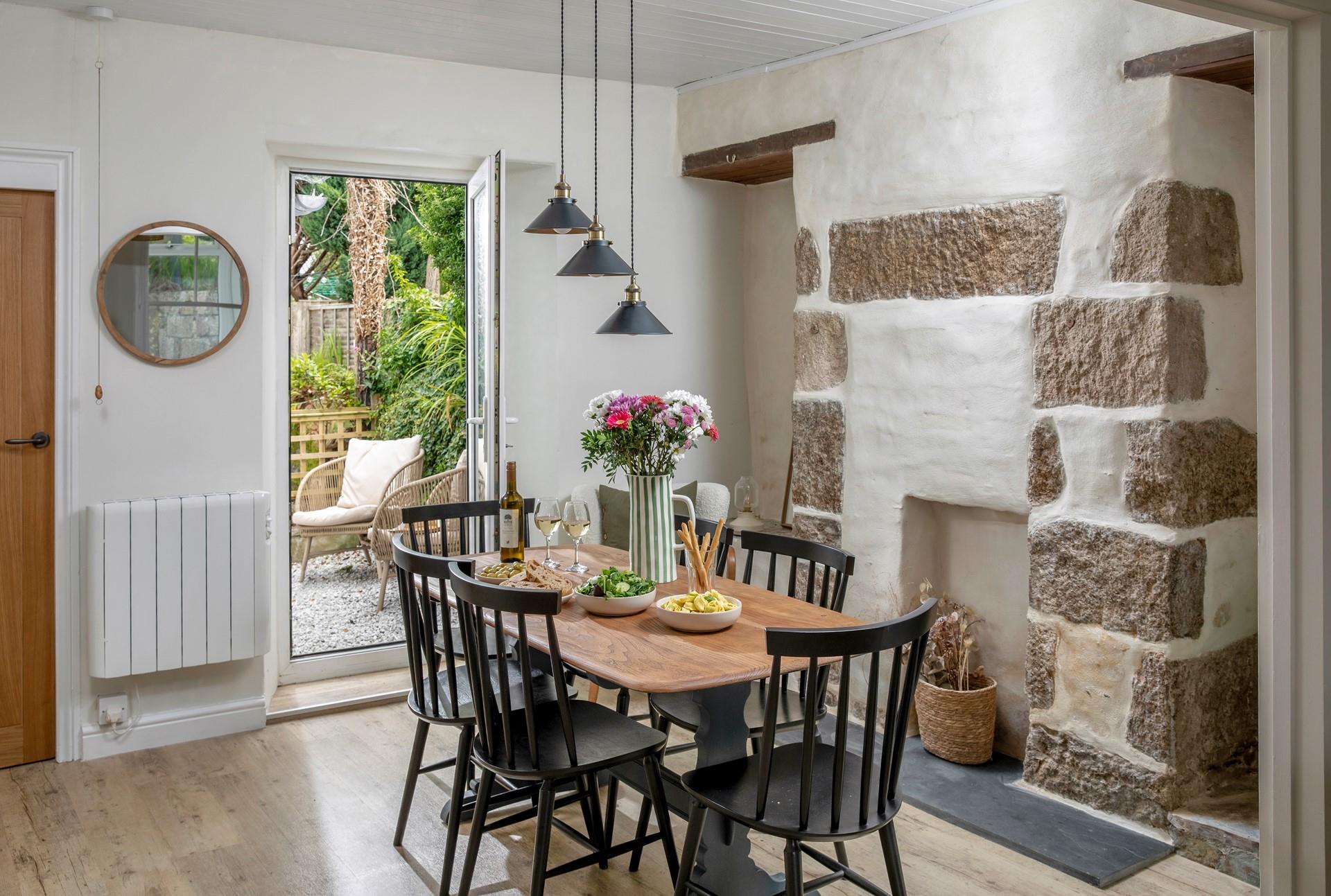 Enjoy a meal in the stylish dining area or head out to explore Porthleven's renowned restaurants.