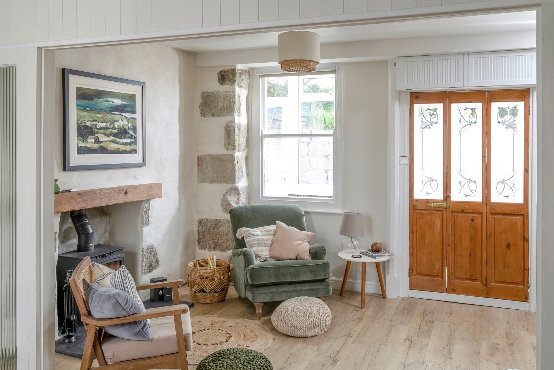 Explore Porthleven from this cosy base.