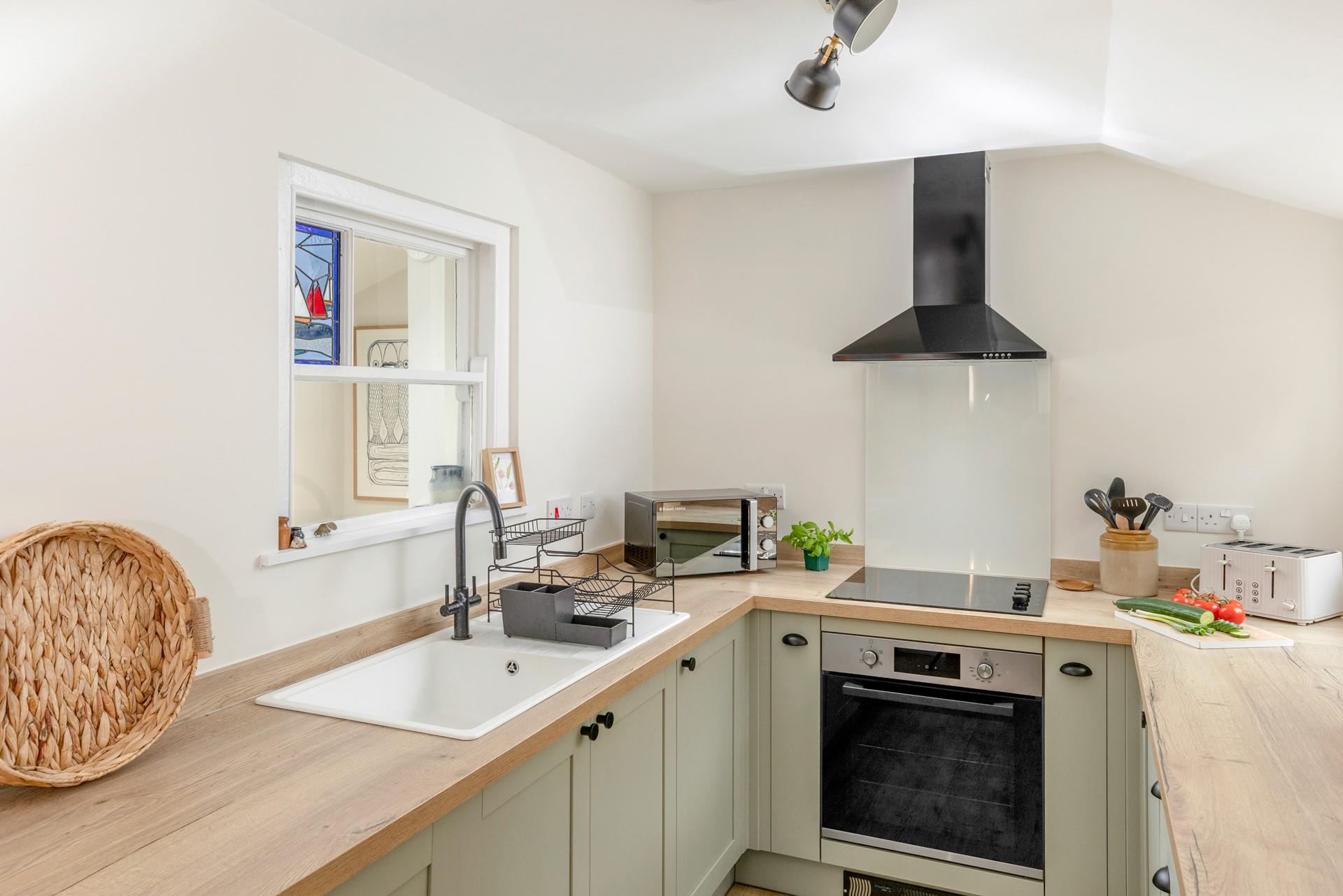 Cook up a storm in the fully equipped kitchen!