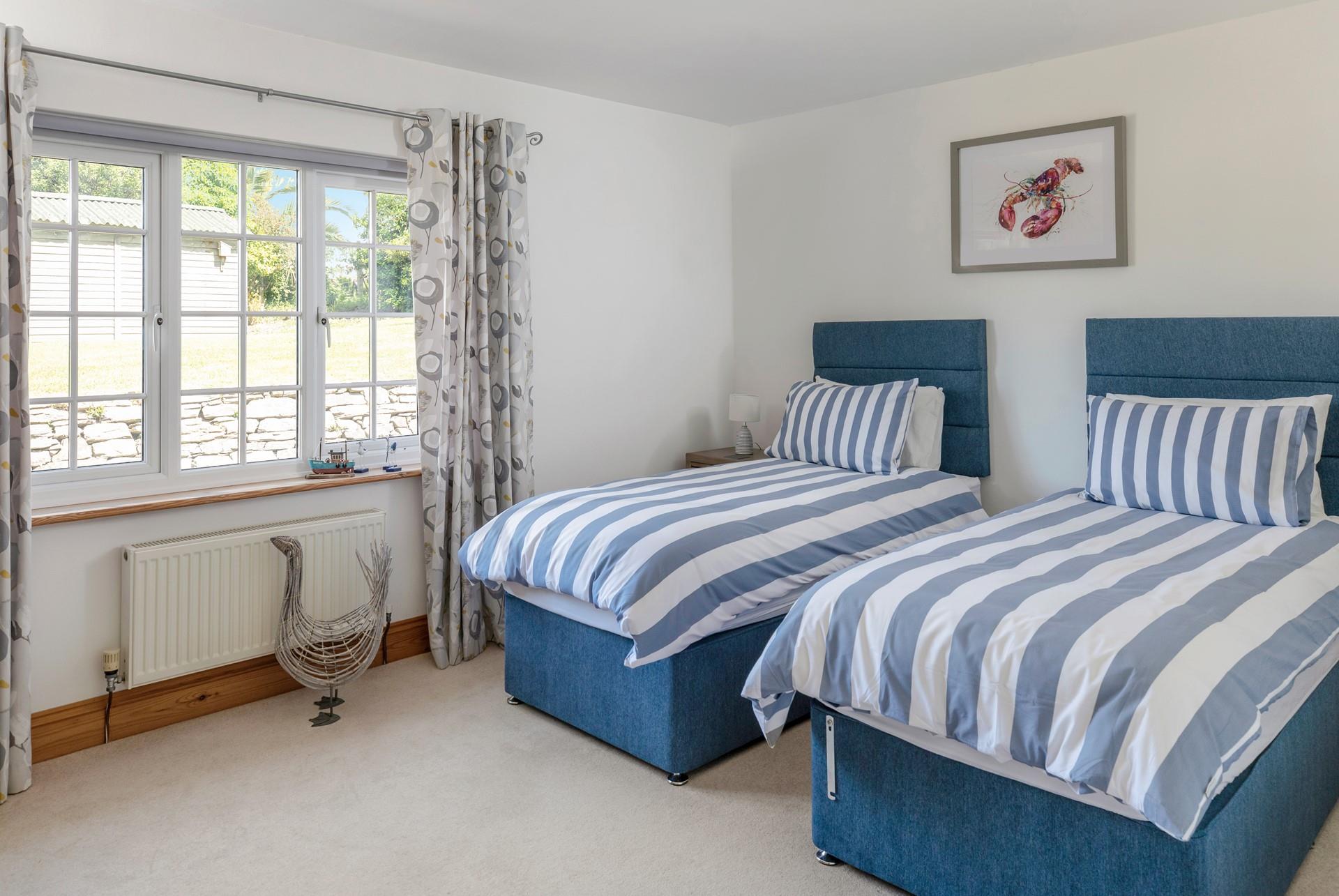 Zip and link beds allow for flexible sleeping arrangements in bedroom 3.