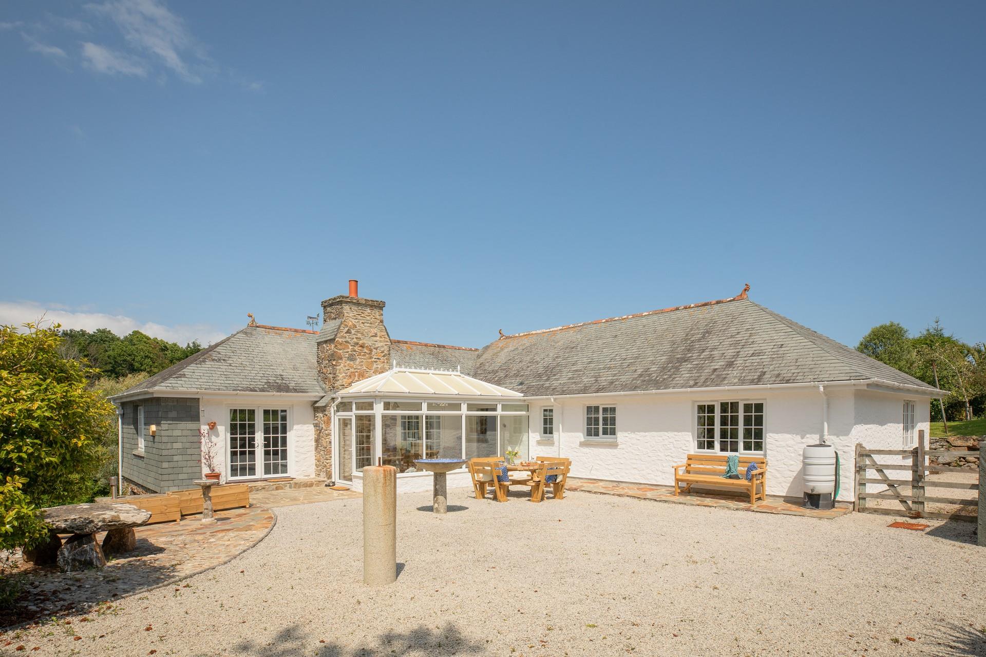 The outside area is ideal for al fresco evenings.