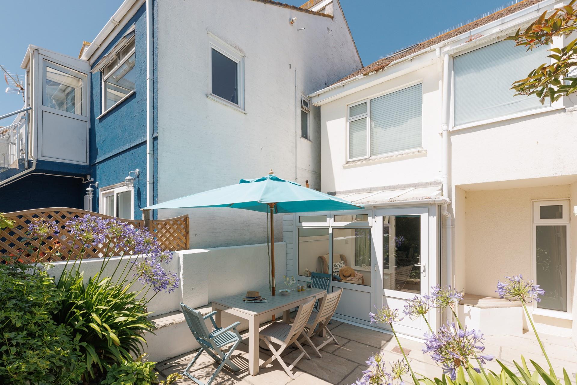 The garden is ideal for al fresco dining.