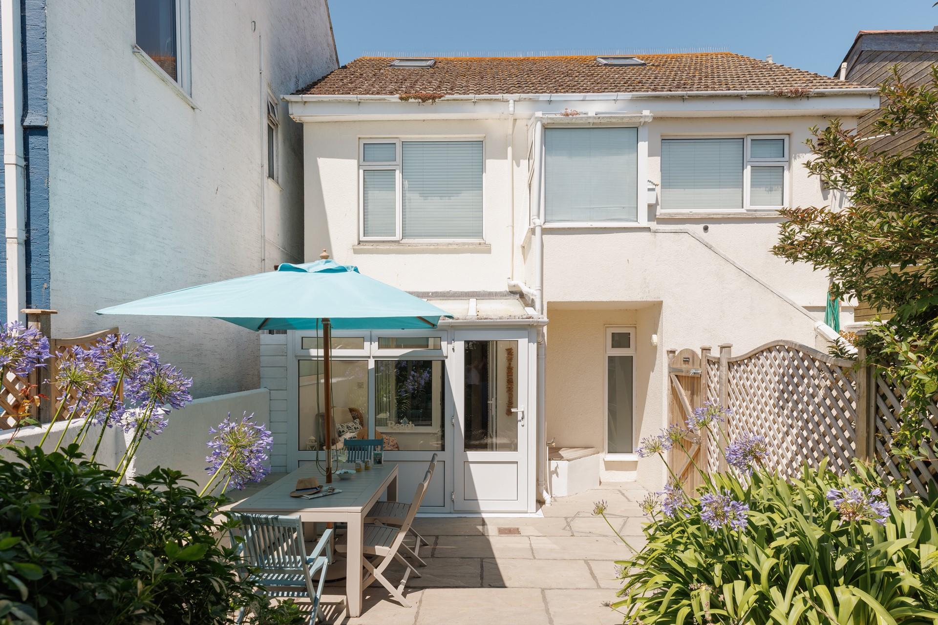 Spend the day on Porthmeor, with the garden to enjoy in the evening.