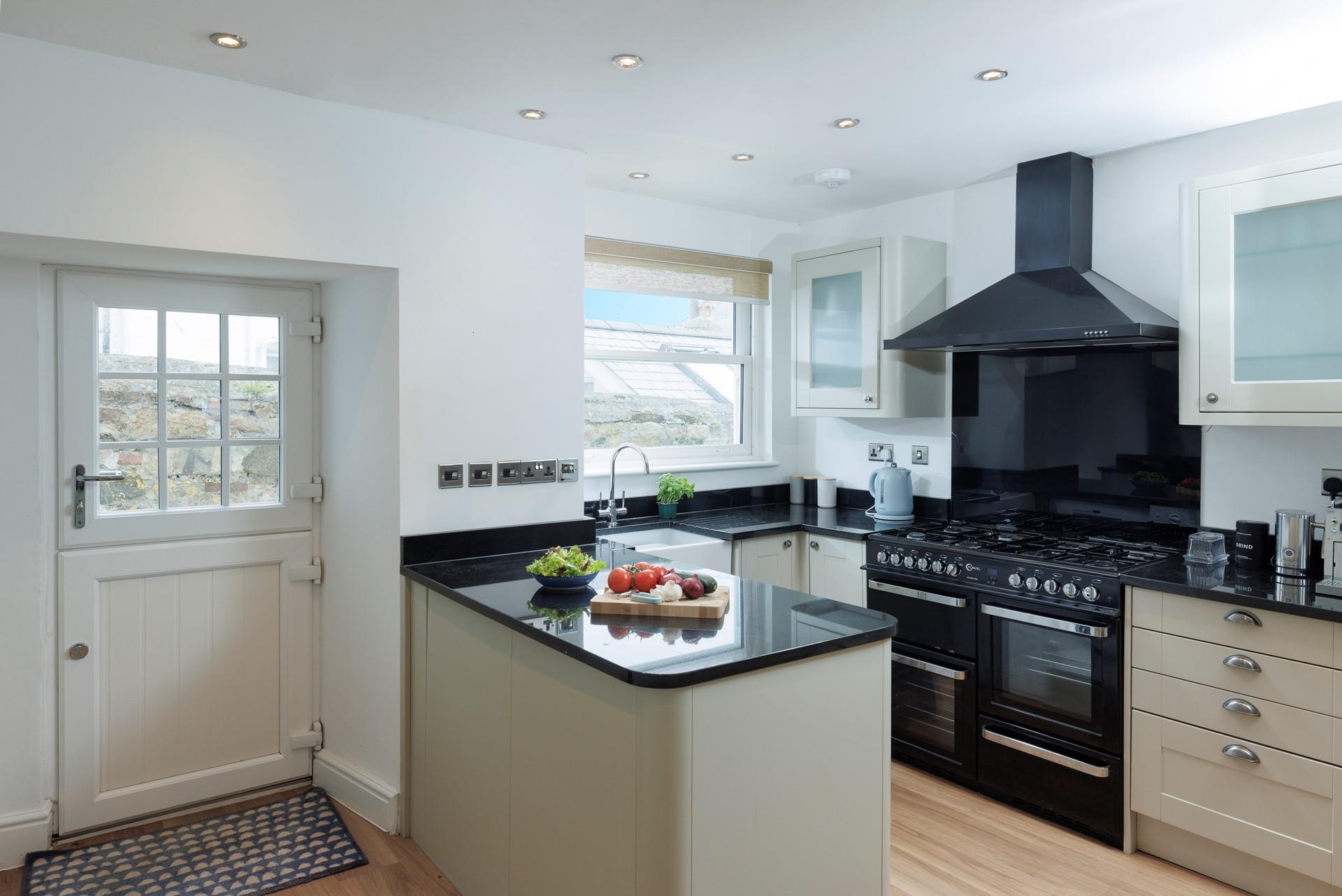 Prepare a picnic for a day on Porthminster beach!