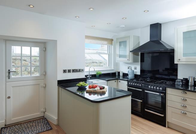 Prepare a picnic for a day on Porthminster beach!