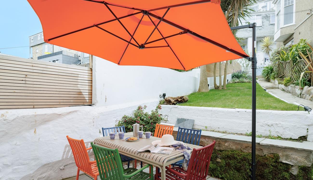 Take breakfast al fresco in the sunny garden.