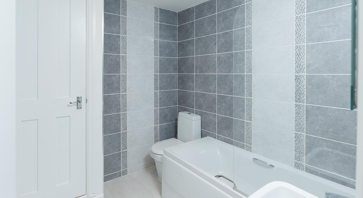 The bath is ideal for the little ones after the end of each day.