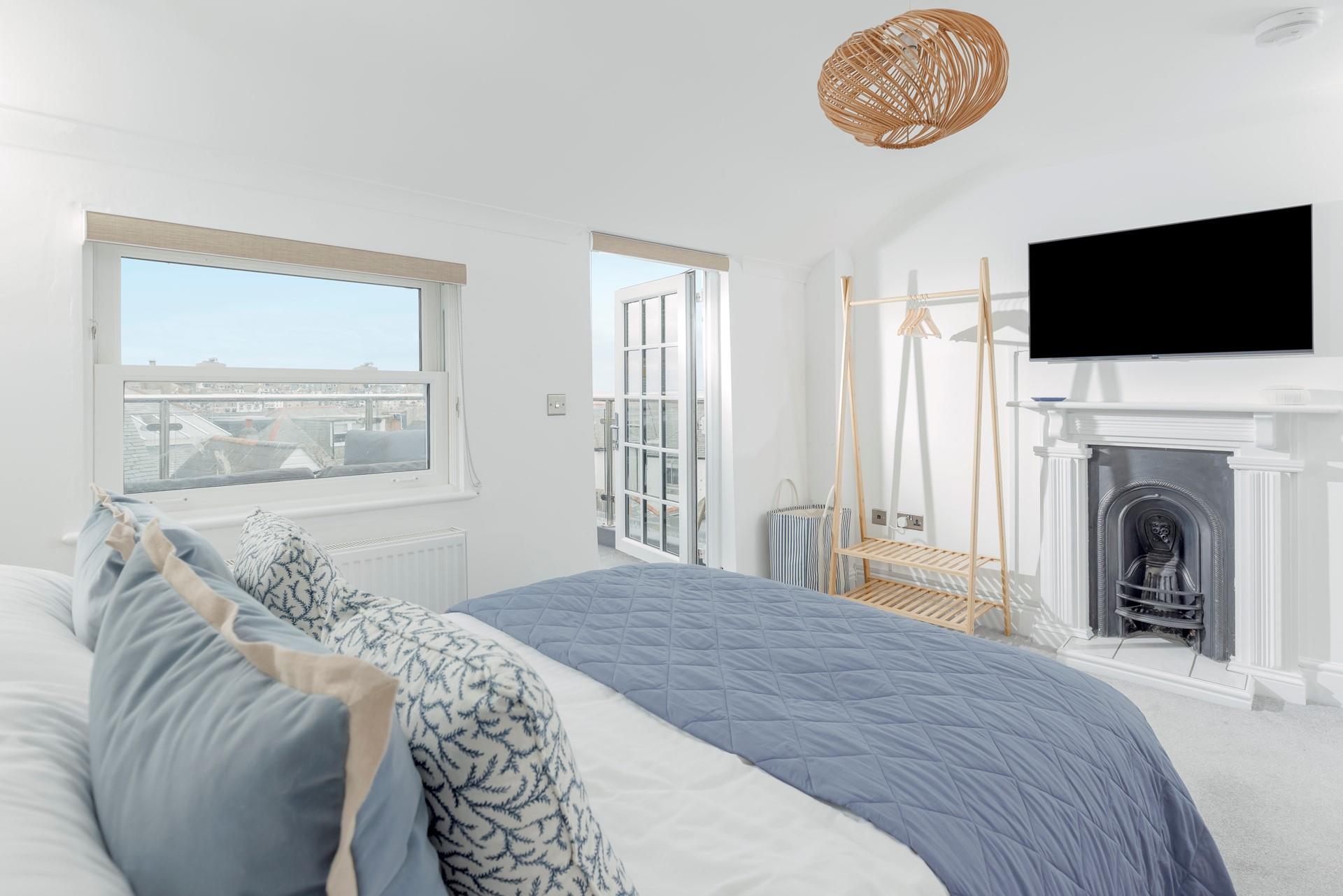 Enjoy the morning sun and sea views from the roof terrace after a relaxing night's sleep.