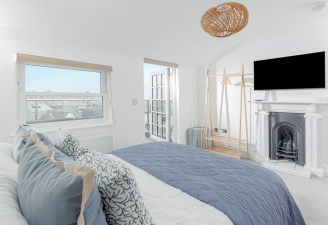 Enjoy the morning sun and sea views from the roof terrace after a relaxing night's sleep.