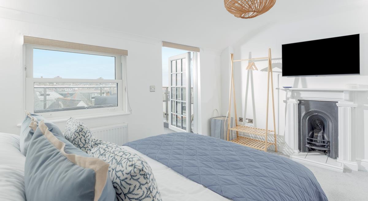 Enjoy the morning sun and sea views from the roof terrace after a relaxing night's sleep.