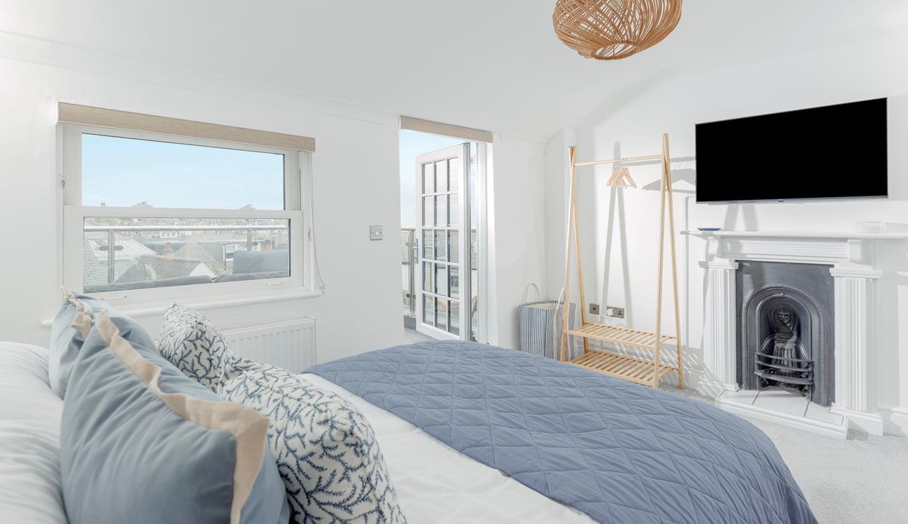 Enjoy the morning sun and sea views from the roof terrace after a relaxing night's sleep.