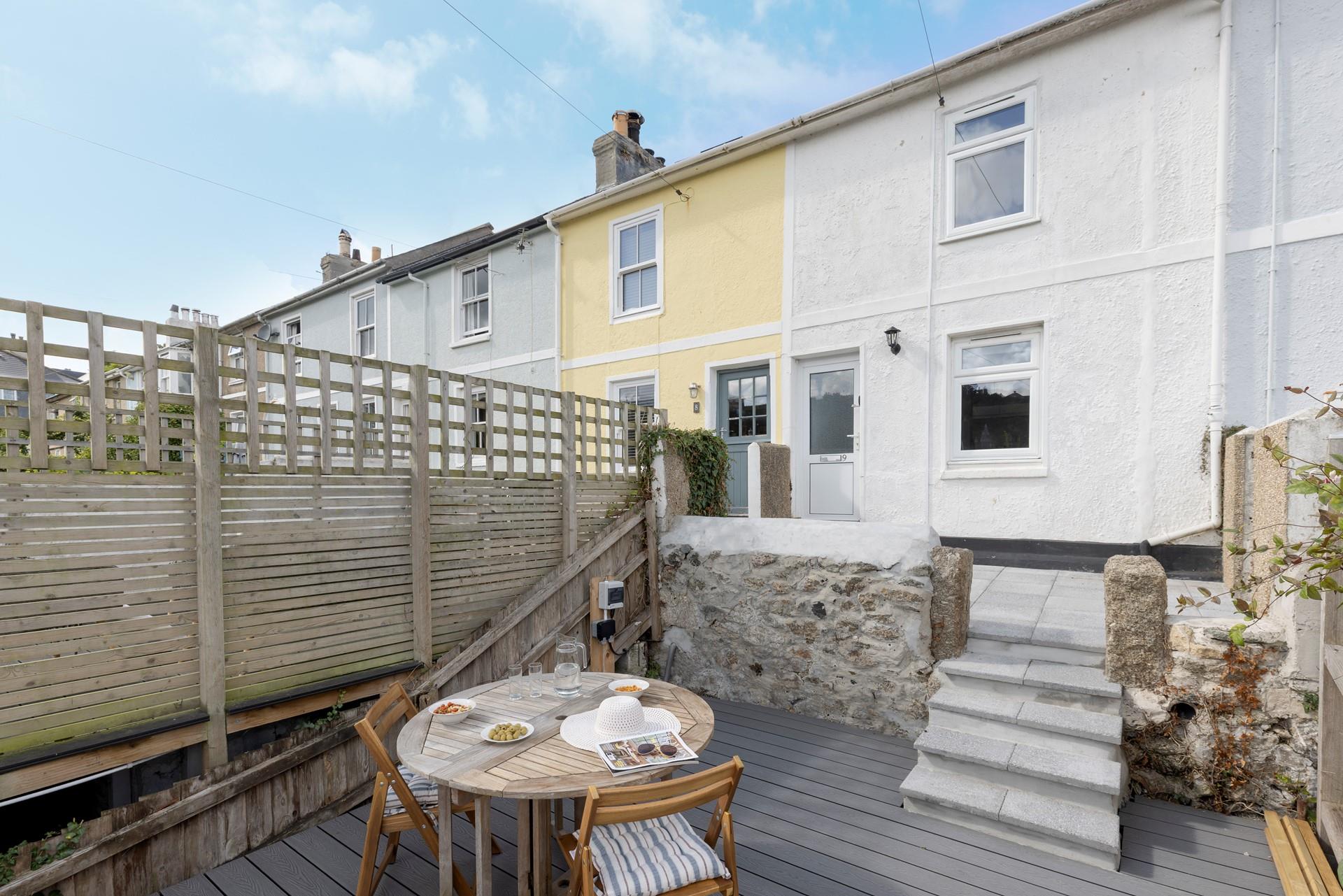 9 Bullans Terrace is nestled within a row of pretty fishermen's cottages.