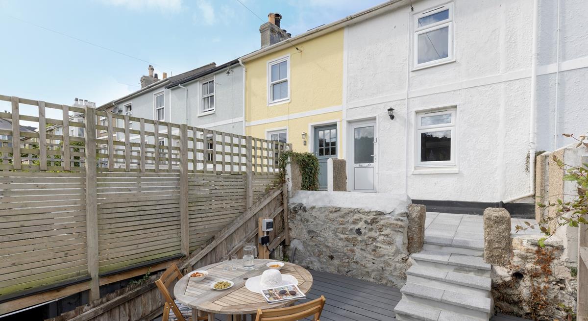 9 Bullans Terrace is nestled within a row of pretty fishermen's cottages.