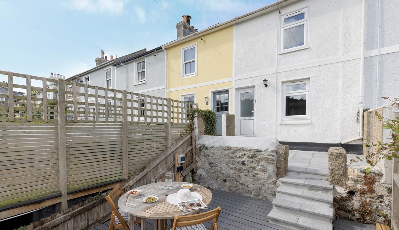 9 Bullans Terrace is nestled within a row of pretty fishermen's cottages.