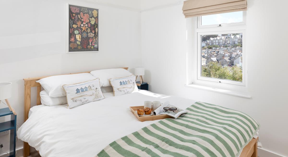 Wake up to views across the rooftops of picturesque St Ives.