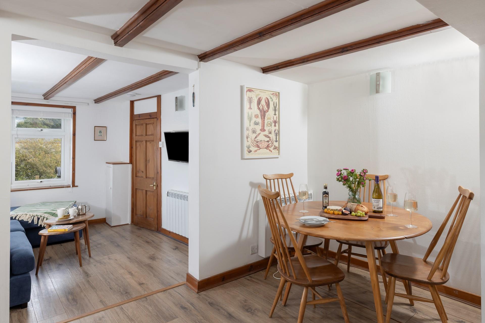 Gather together around the dining table, making the most of holiday mealtimes.