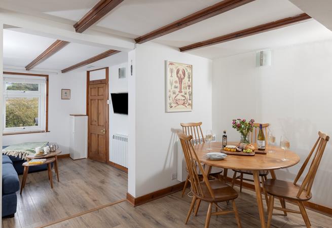 Gather together around the dining table, making the most of holiday mealtimes.