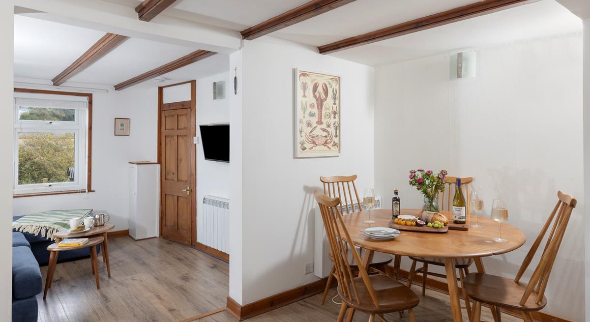 Gather together around the dining table, making the most of holiday mealtimes.