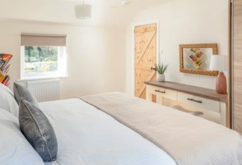 The spacious king size bed offers a relaxing night's sleep.