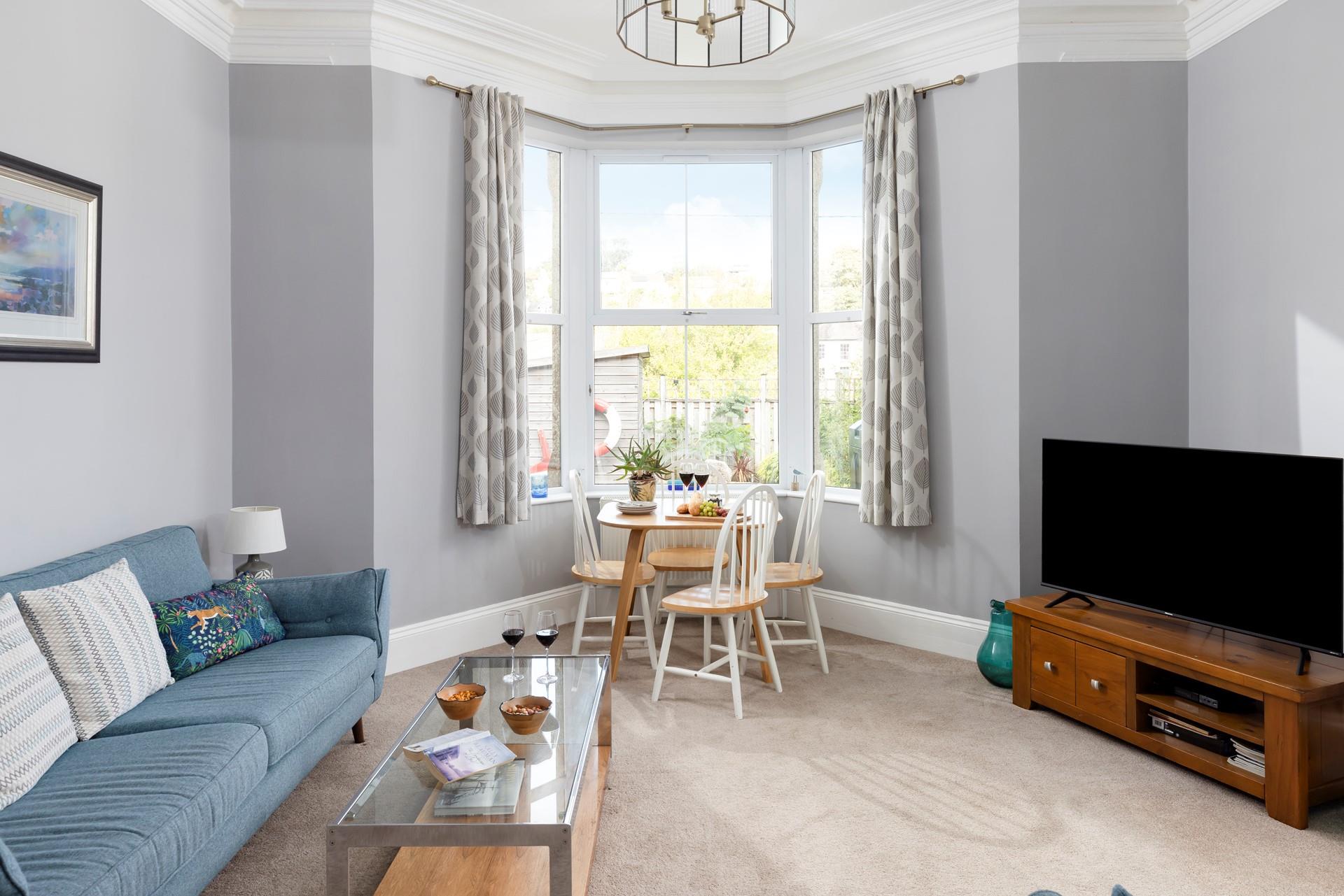 Spend the evening with wine and nibbles in the cosy sitting room.