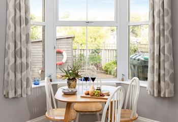 Cheese and wine are the perfect holiday treat!