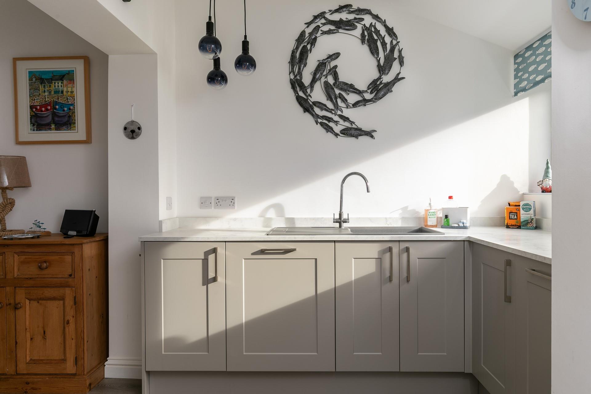 We love the seaside-inspired artwork in 2 Channel View!