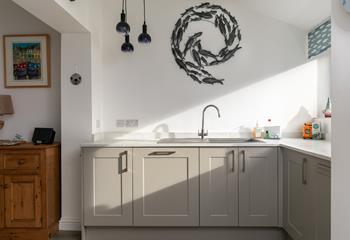 We love the seaside-inspired artwork in 2 Channel View!