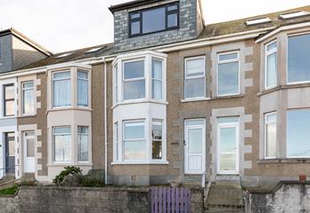 2 Channel View is located just a short walk from the town's shops and restaurants.