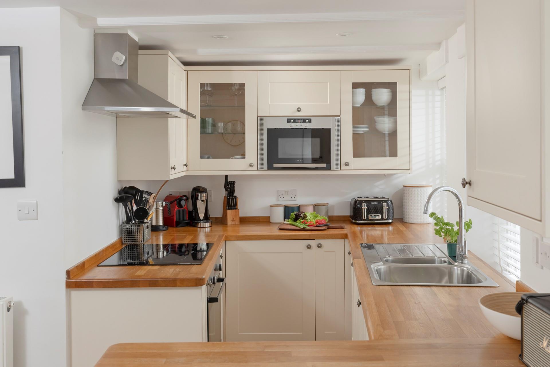 Prepare picnics to take to Porthmeor beach nearby.