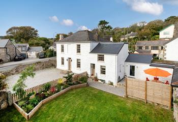 The large garden is perfect for your furry friends!