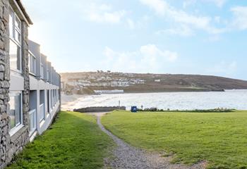 Take a gentle stroll to Porthmeor for a morning dip.