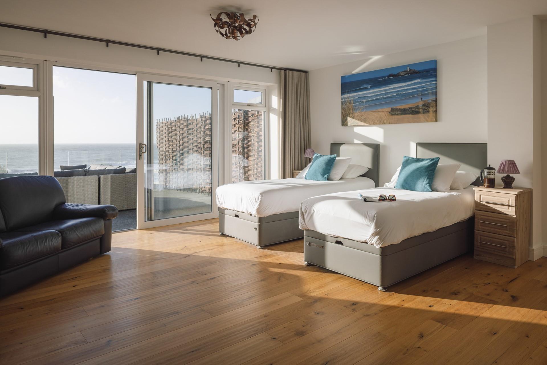 The zip and link beds allow for bedrooms to be made up as twins or super kings.