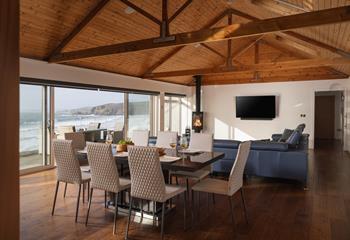 Four Winds, Sleeps 8 + cot, Praa Sands.