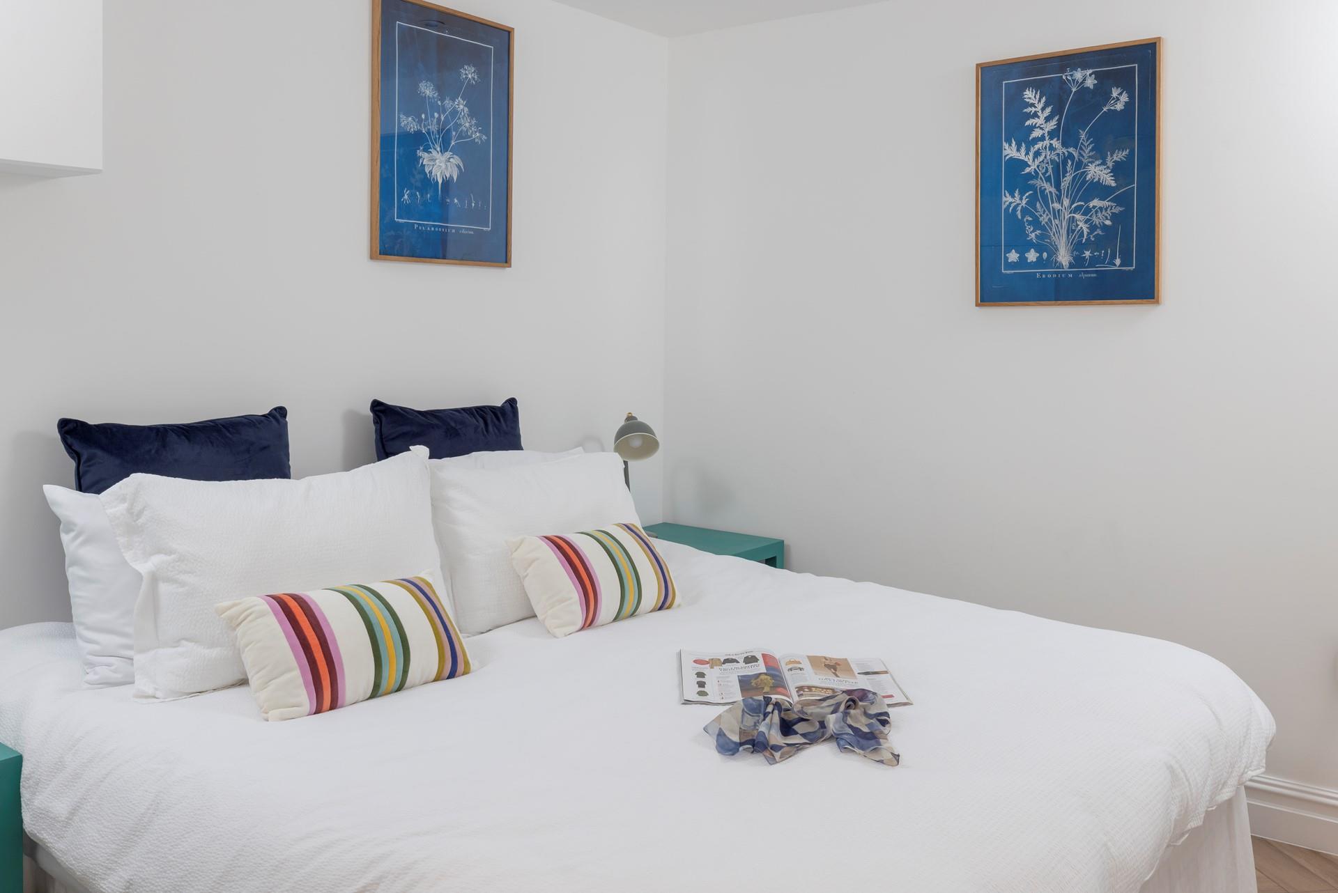 Bedroom 2 has zip and link beds, allowing for flexible sleeping arrangements.