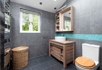 The downstairs cloakroom and steam room is perfect to unwind in. 