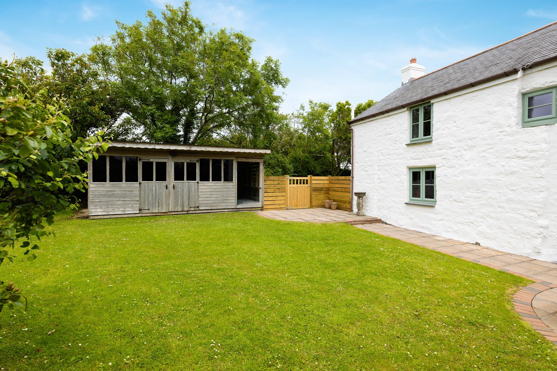 Relax in the fresh country air with plenty of space to unwind. 