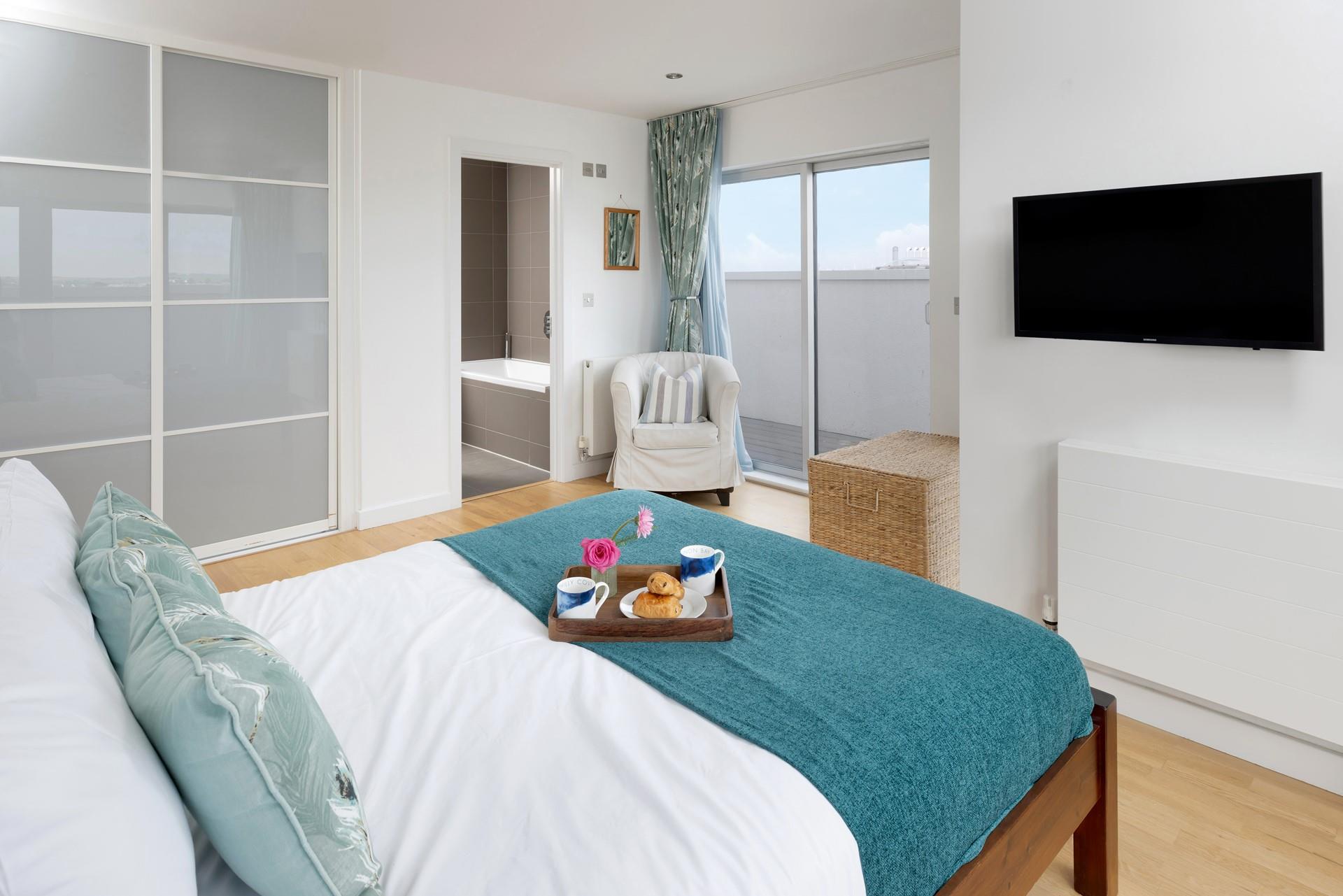 The en suite provides you with the perfect space to get ready in the morning.
