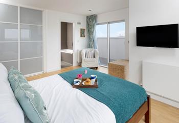 The en suite provides you with the perfect space to get ready in the morning.
