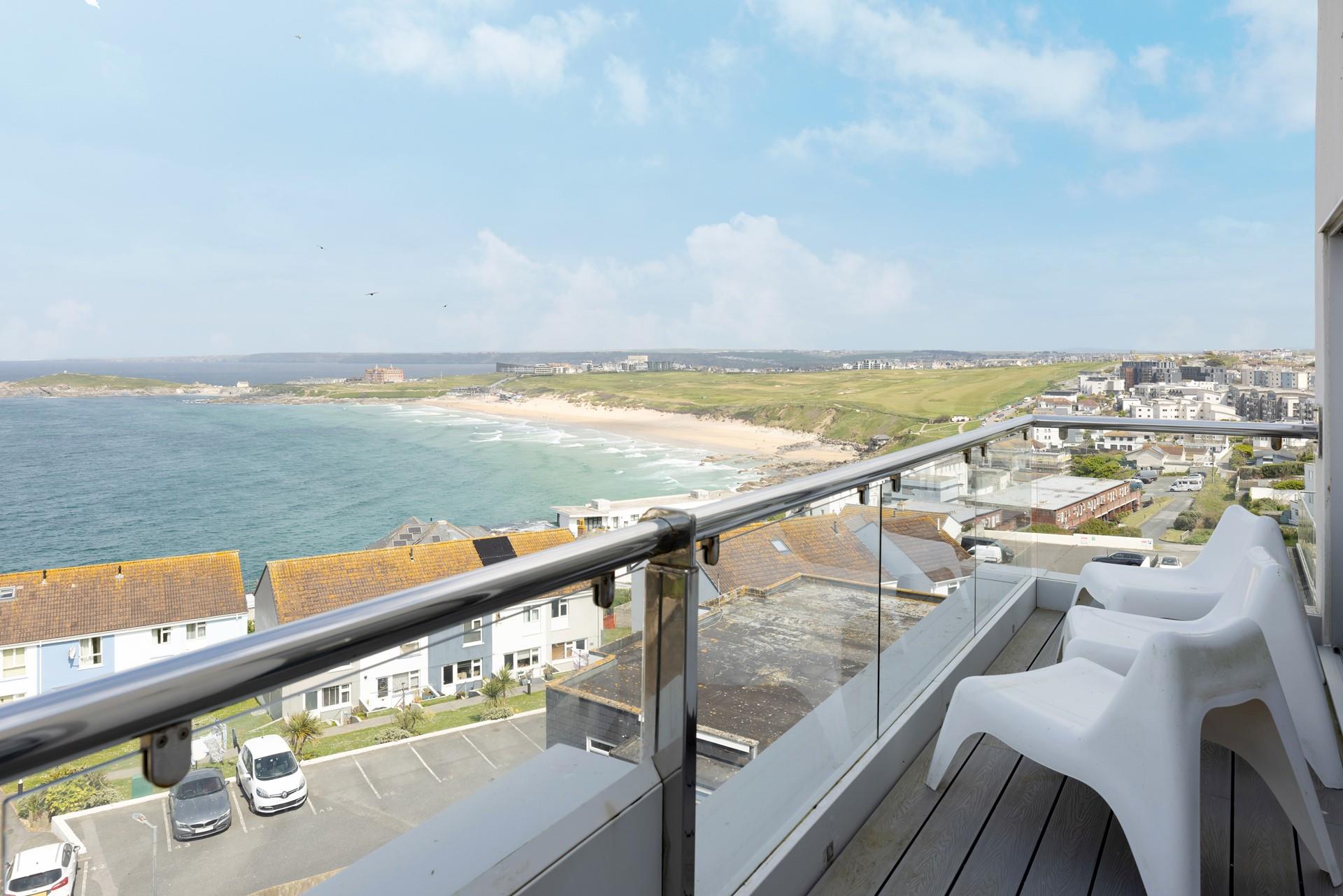 With spectacular views over the beach, you won't be able to tear yourself away from the balcony. 