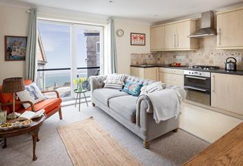 Enjoy easy cooking after long days by the sea. 