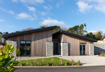 Tucked away, Wonderwall is a short stroll from the dunes and Gwithian beach.