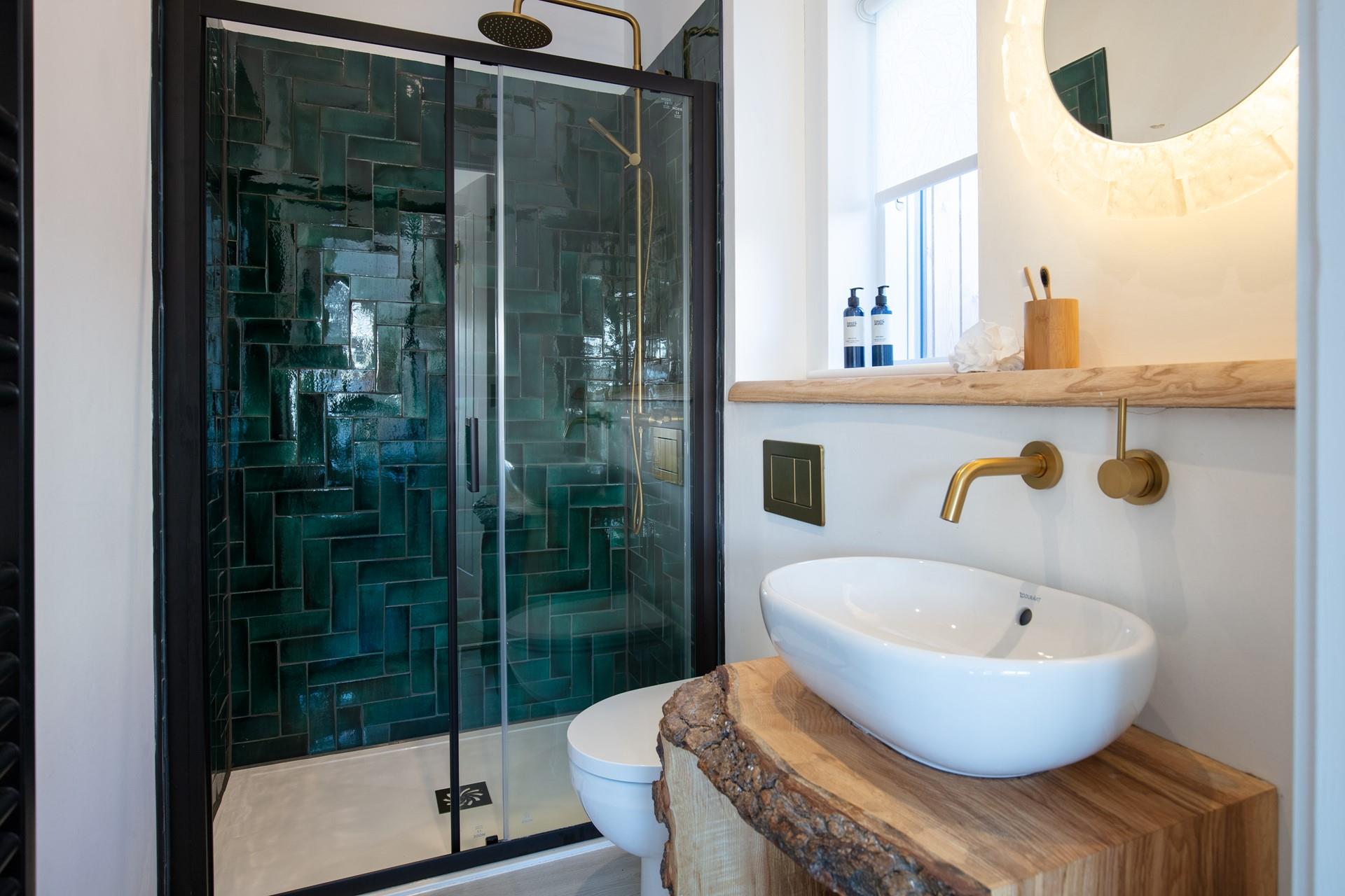 The contemporary en suite combines rustic features with modern facilities.