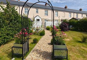 Bask in the sunshine in the south-facing garden. 