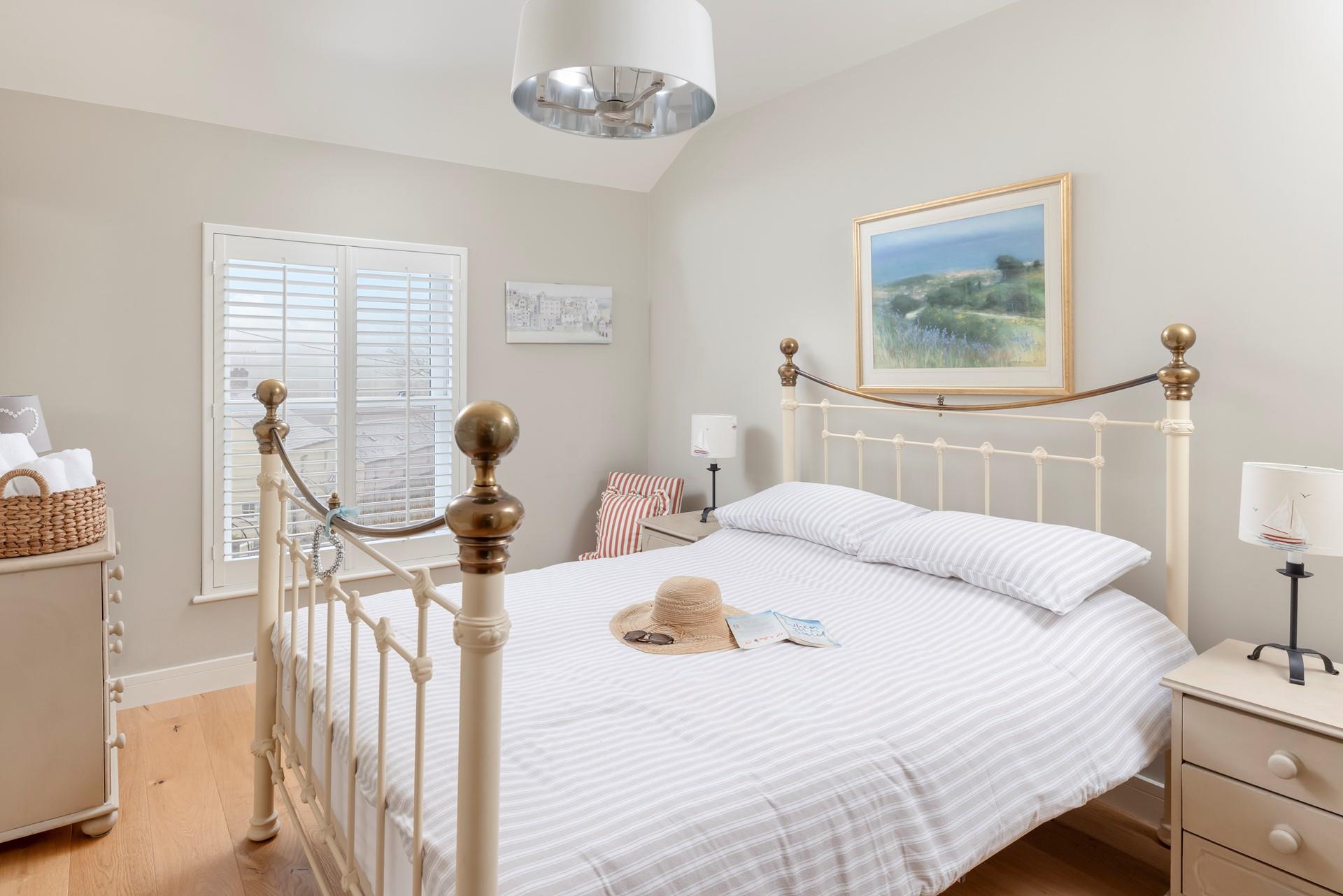 Wake up in the king size bed after a rejuvenating slumber.